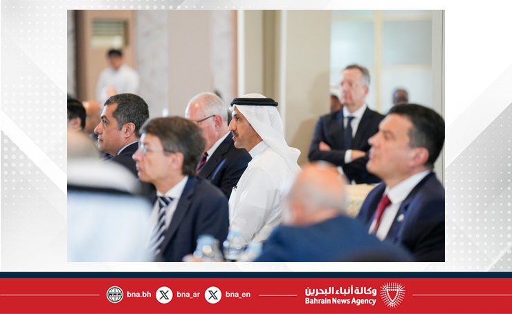 وزير المواصلات والاتصالات يستعرض مستقبل النقل والاتصالات في مملكة البحرين خلال فعالية لغرفة التجارة الأمريكية في البحرين